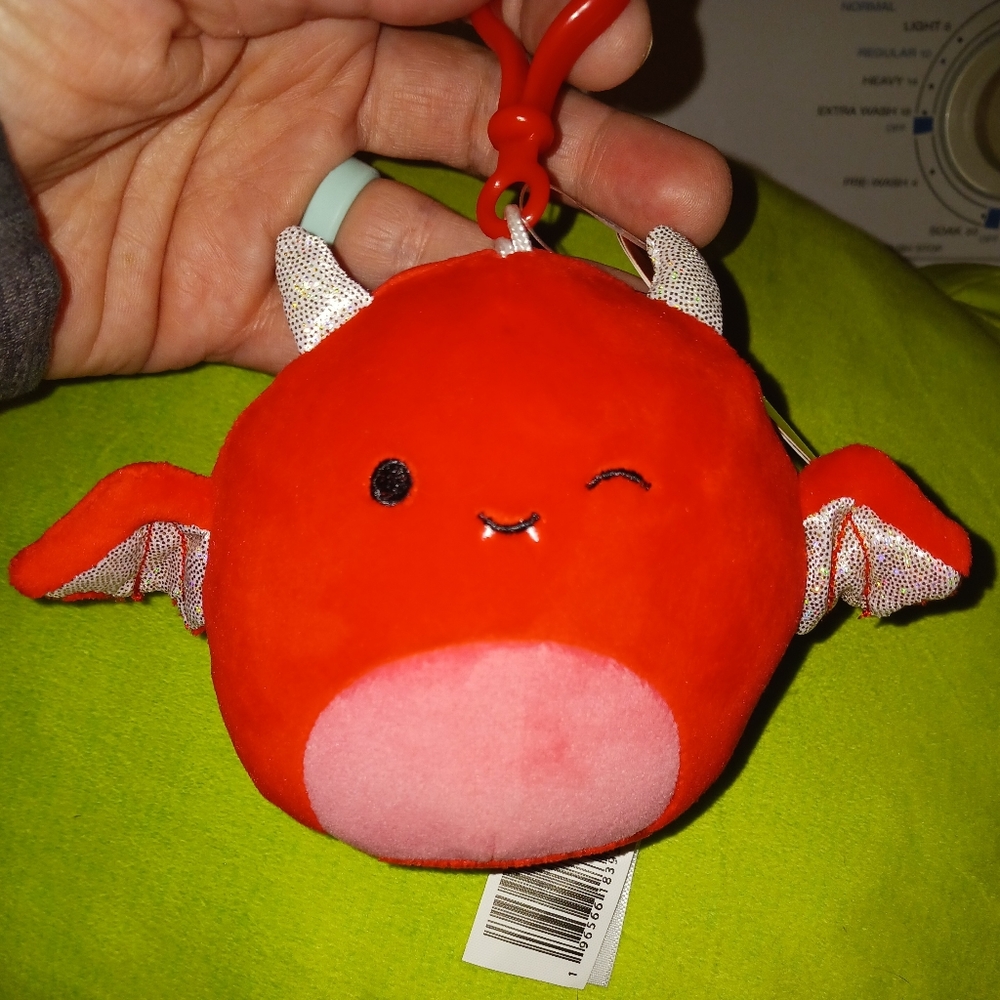 Karlie the bat 3.5" Squishmallow clip - Picture 4 of 8